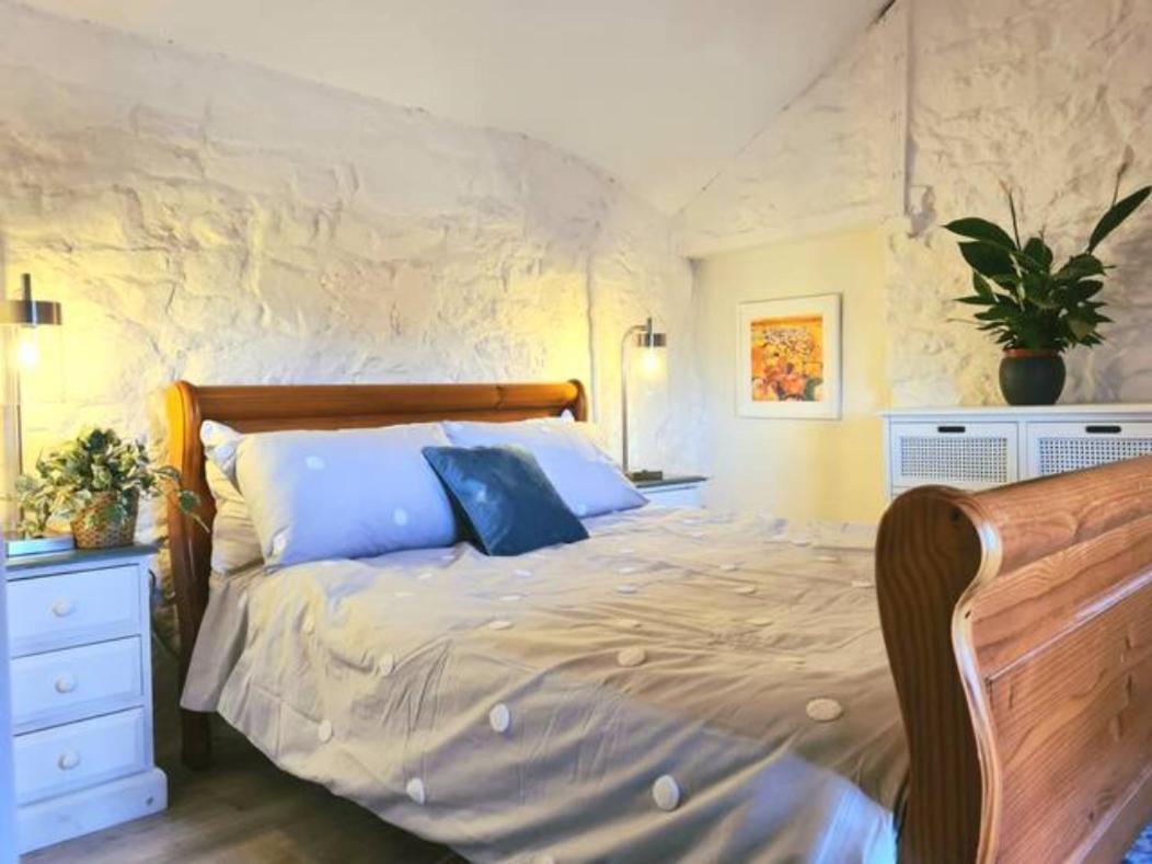 Historic Property With Stunning Views Hennock Екстериор снимка